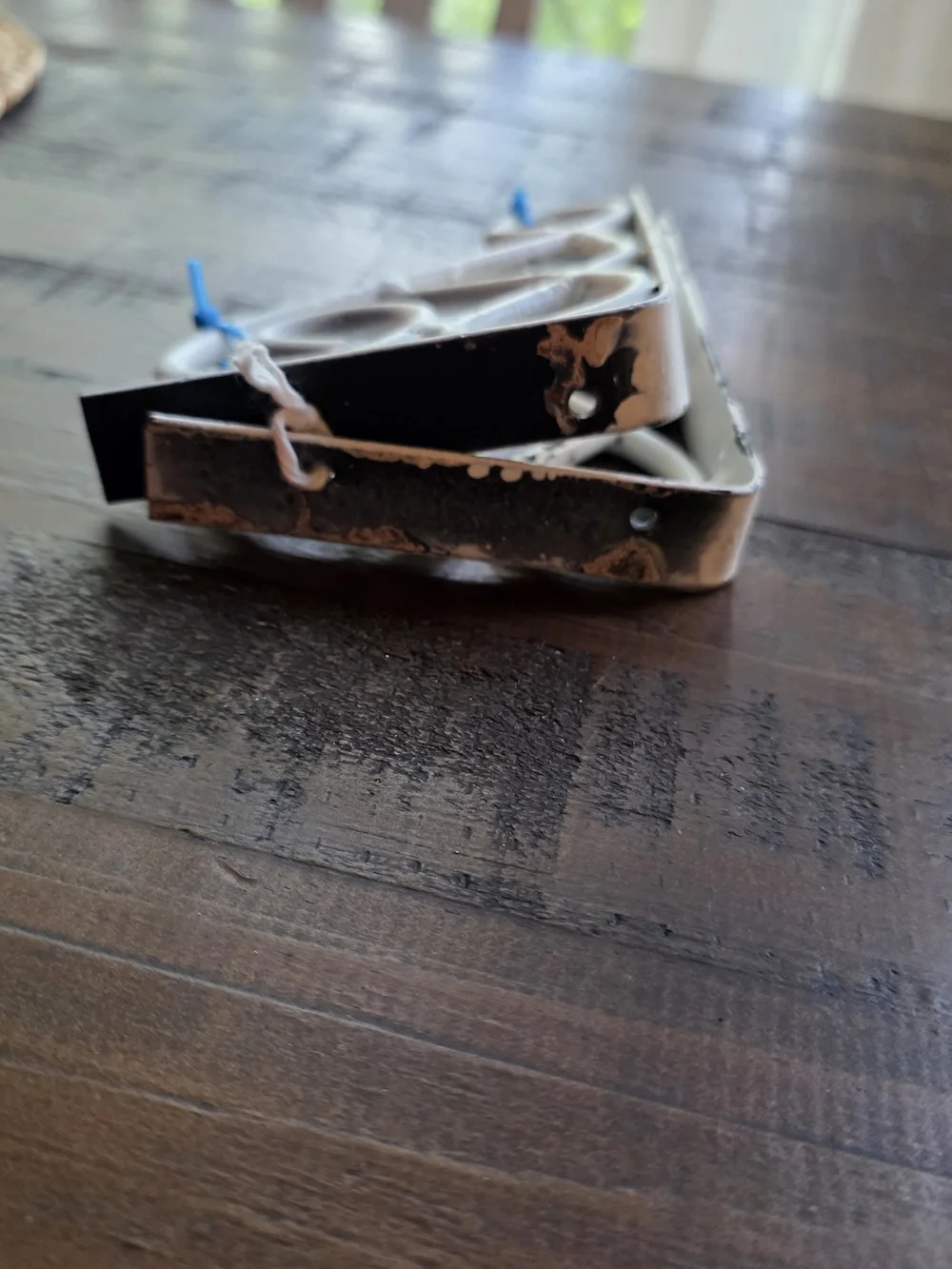 Vintage-Style White Metal Scroll Shelf Bracket.